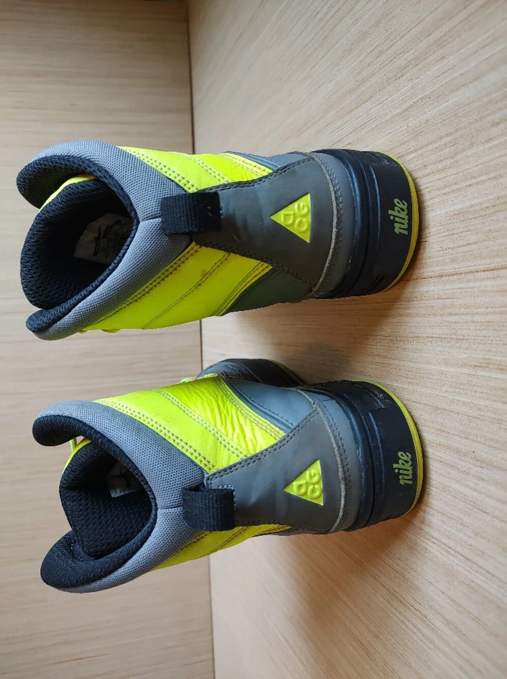 Nike Woodside 2 High Boots Lace Up Sneakers Yellow Neon Green Grey Rubber 7Y
